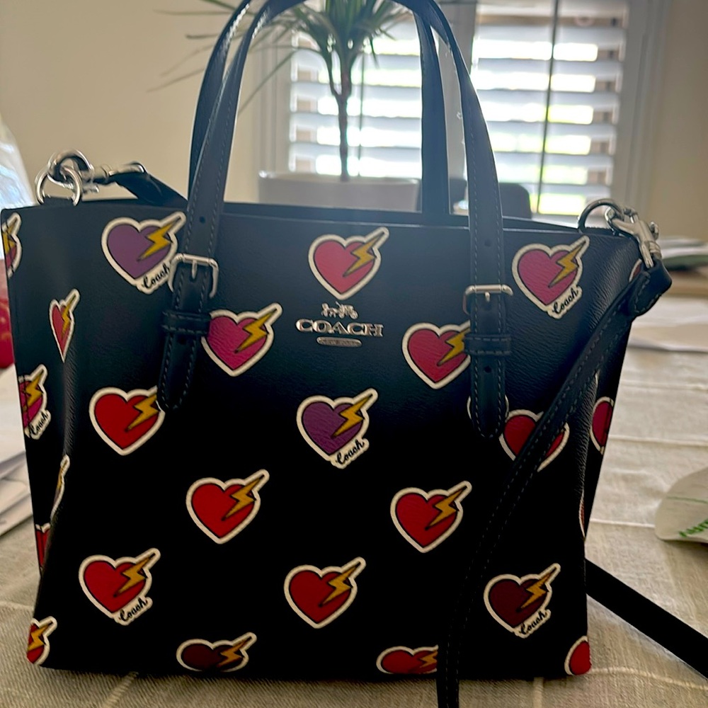 COACH Mollie Tote Bag 25
Heart Bolt Print NWT